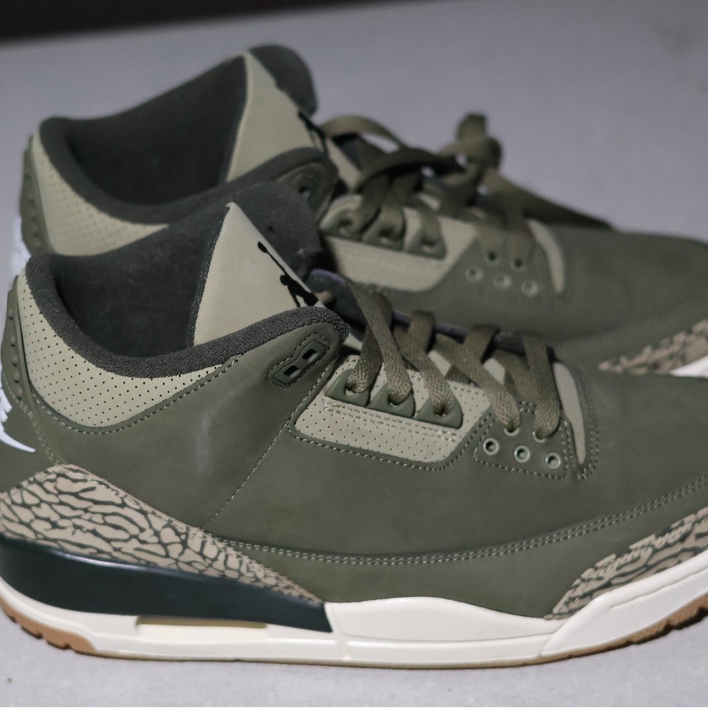 Jordan Men's Green and Beige Sneakers
